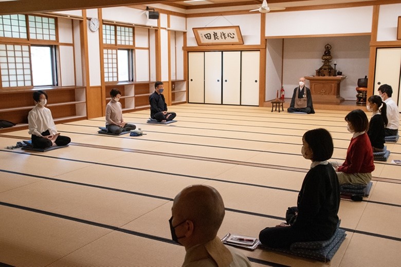 Tradition-ing the Tradition of Buddhism: Gakurin seminarians undertake meditation training at ancient Buddhist temples