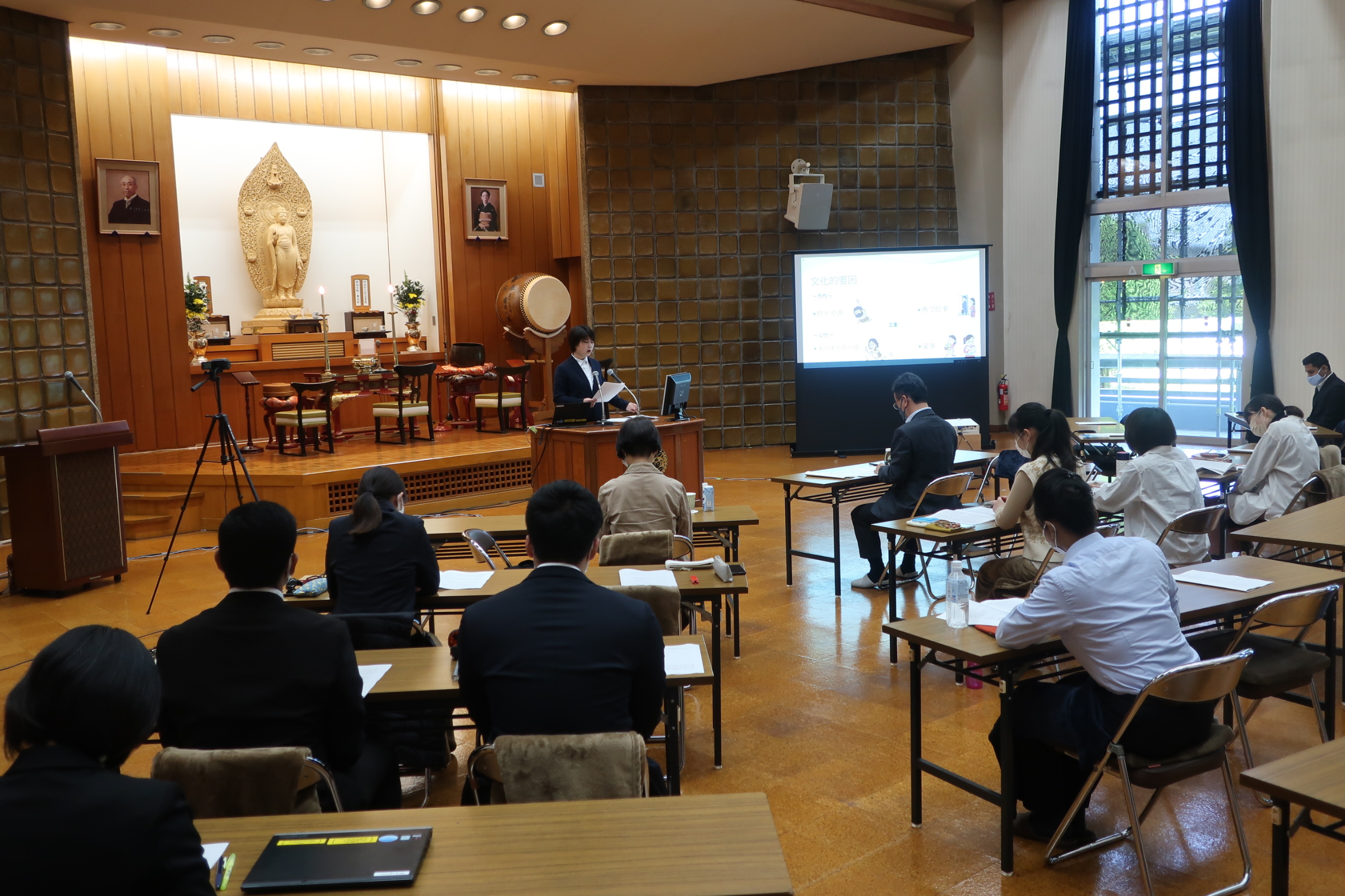 Specialized Research Presentation: 58th Class of the Honka Program Seeks to Contribute to Societal Transformation Based on Buddhism