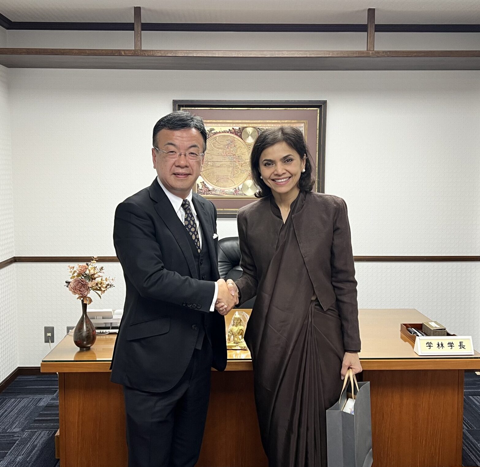 駐日インド大使 ナグマ・マリク閣下が学林学長を表敬訪問